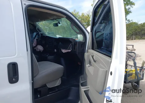 2019 Chevrolet Express 2500 Work Van z USA, uszkodzony, nr VIN 1GCWGAFG2K1204702